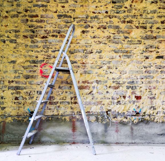 Standing ladder against a wall - Turnkey Remediation
